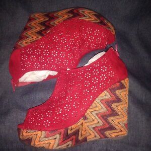 " THE TRIBECA AZTEC WEDGE " Opem Toe Multi Print Wedge  ( BRAND NEW !!!!!